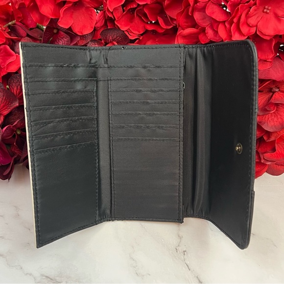 Supernatural Black Pentagram Bifold Wallet - Picture 5 of 13